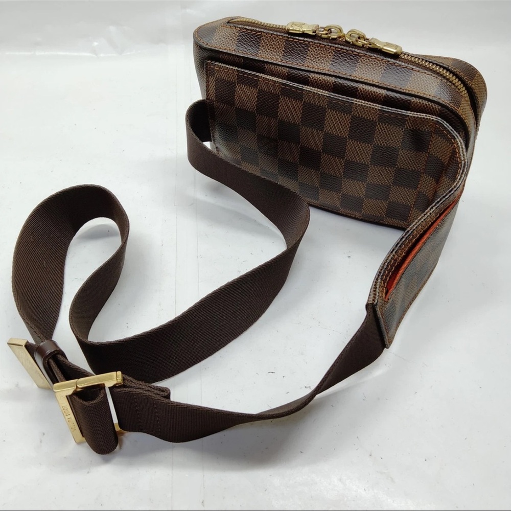 Louis Vuitton cross body shoulder bag. Geronimos Damier. PREOWNED.